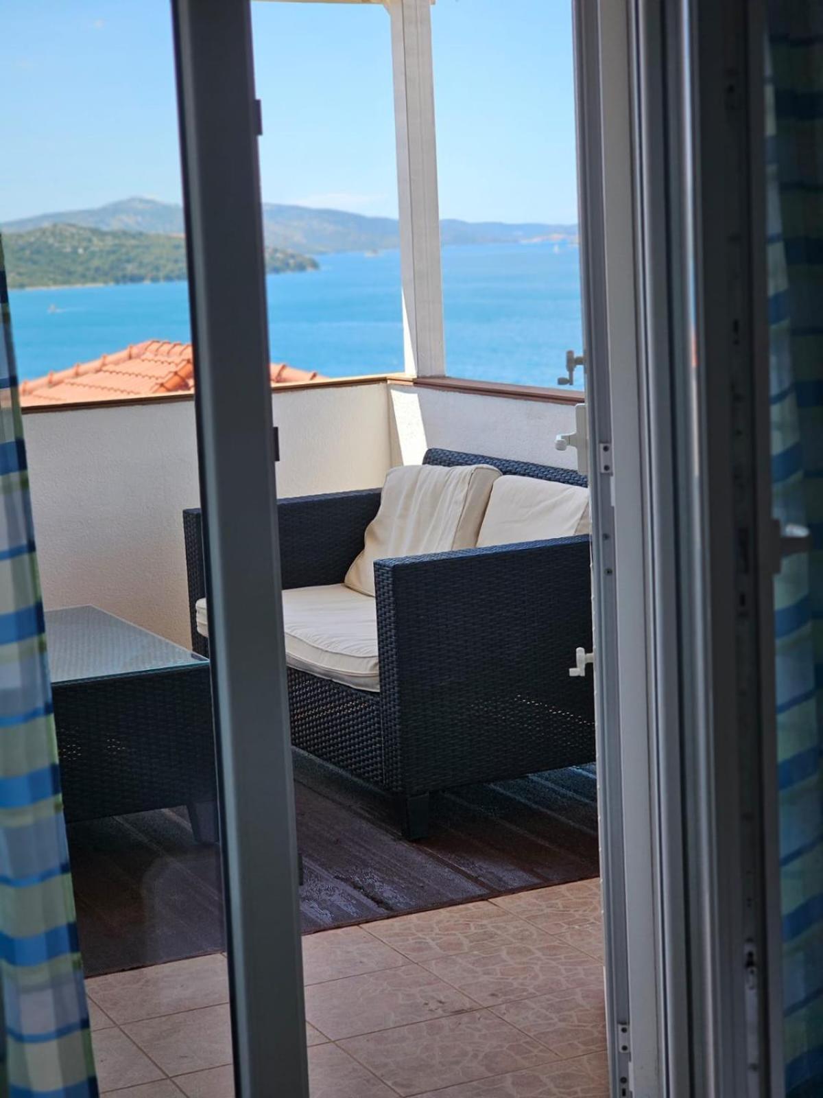 Ferienwohnung Beutifulseaview Aprtment Trogir Exterior foto